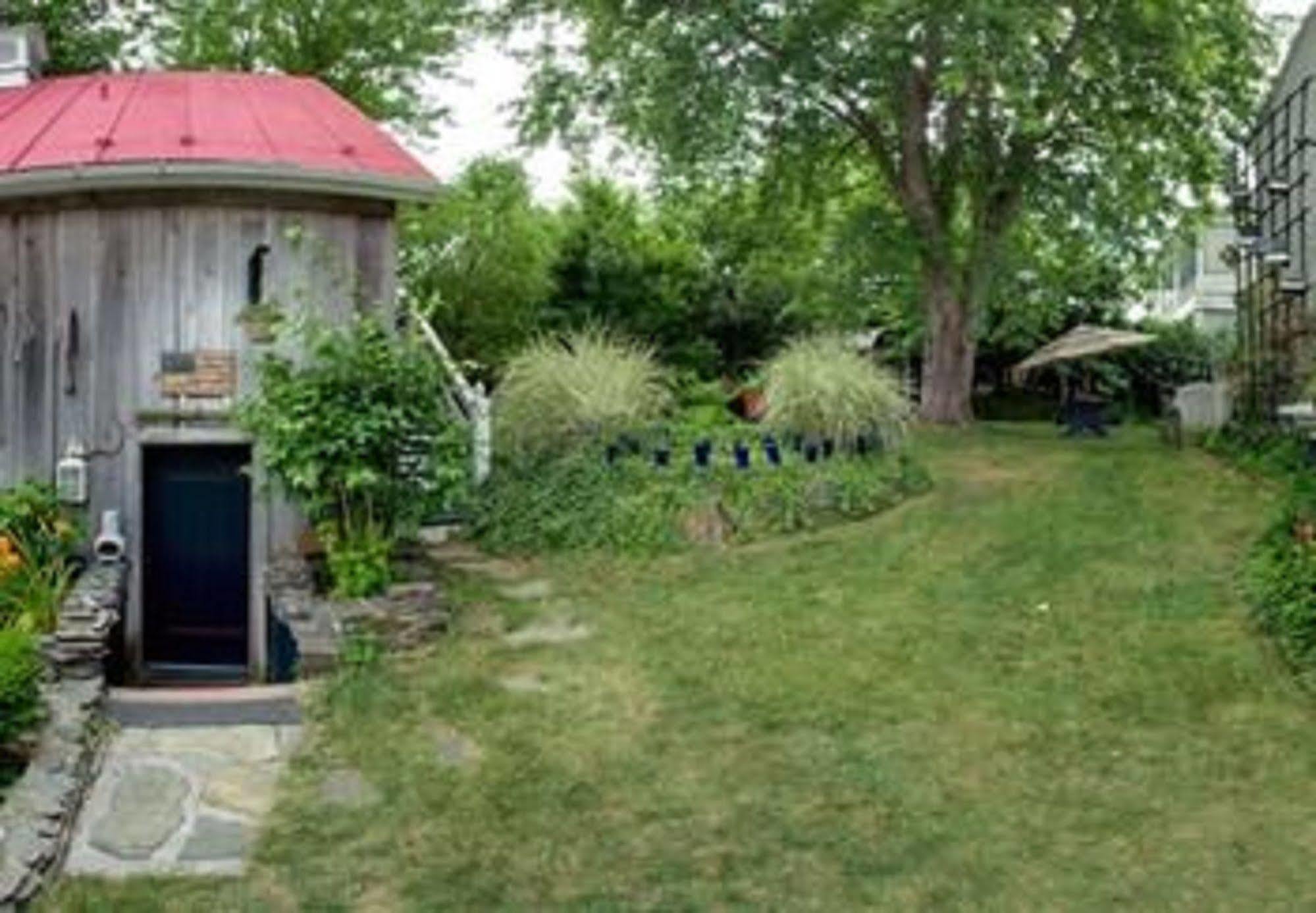 Lily Garden Bed And Breakfast Harpers Ferry Eksteriør billede