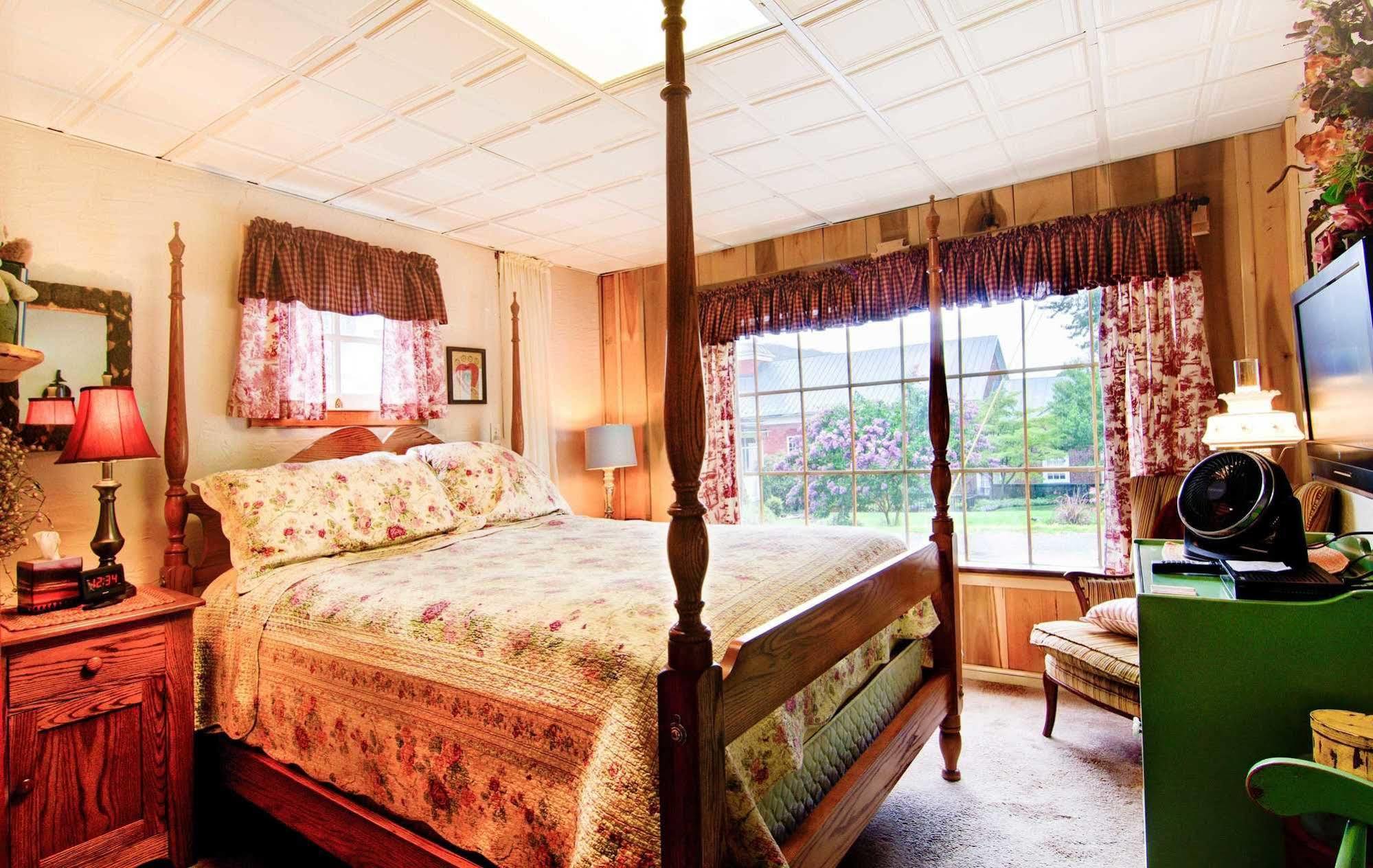 Lily Garden Bed And Breakfast Harpers Ferry Eksteriør billede