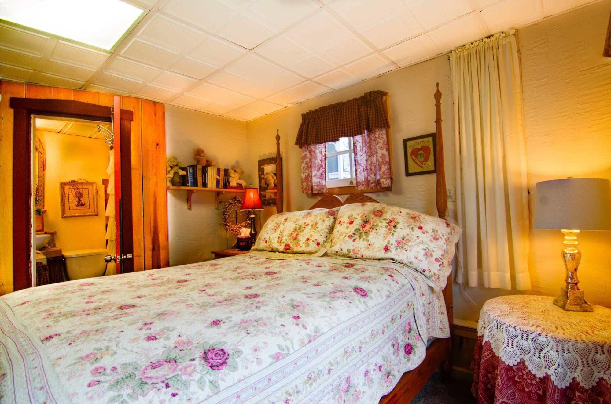 Lily Garden Bed And Breakfast Harpers Ferry Eksteriør billede