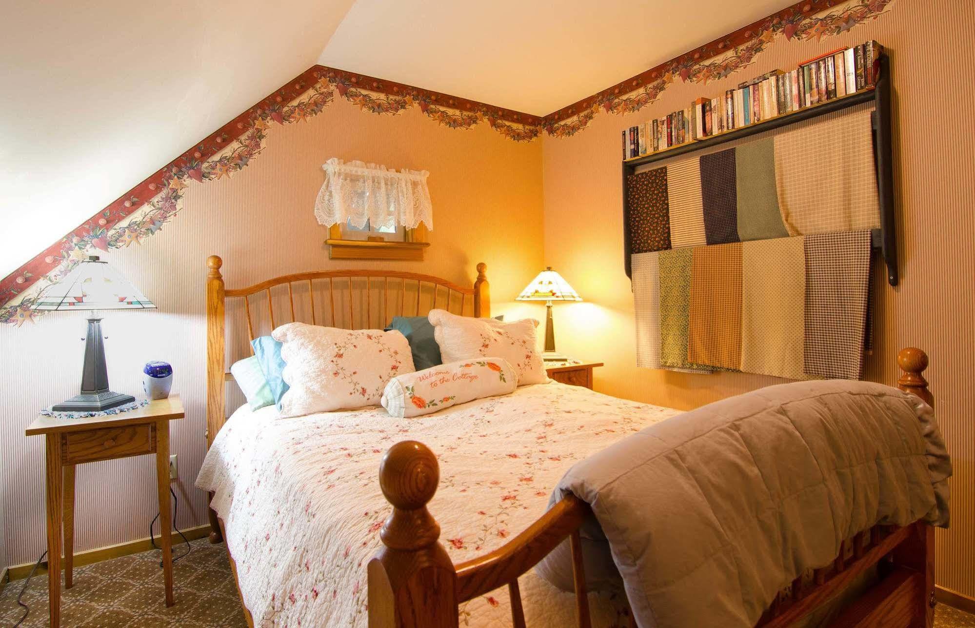 Lily Garden Bed And Breakfast Harpers Ferry Eksteriør billede