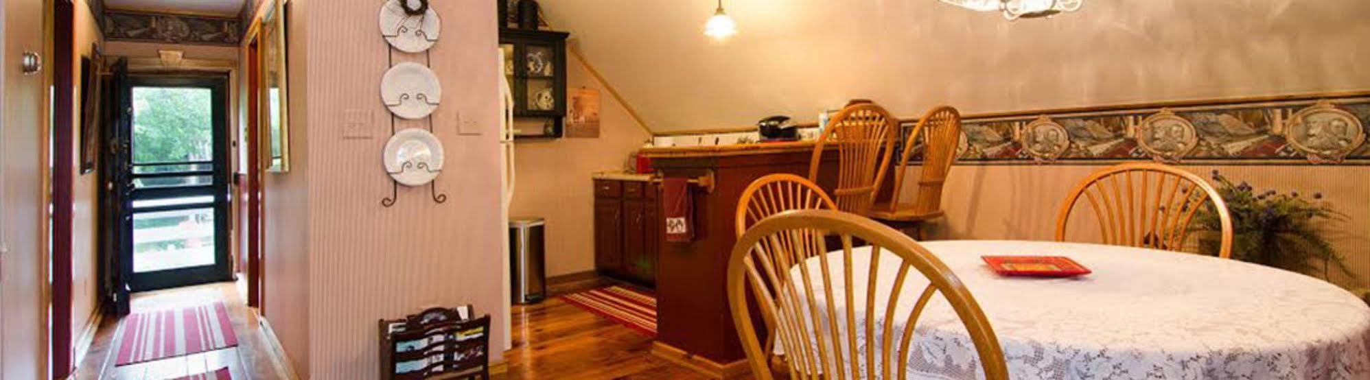 Lily Garden Bed And Breakfast Harpers Ferry Eksteriør billede