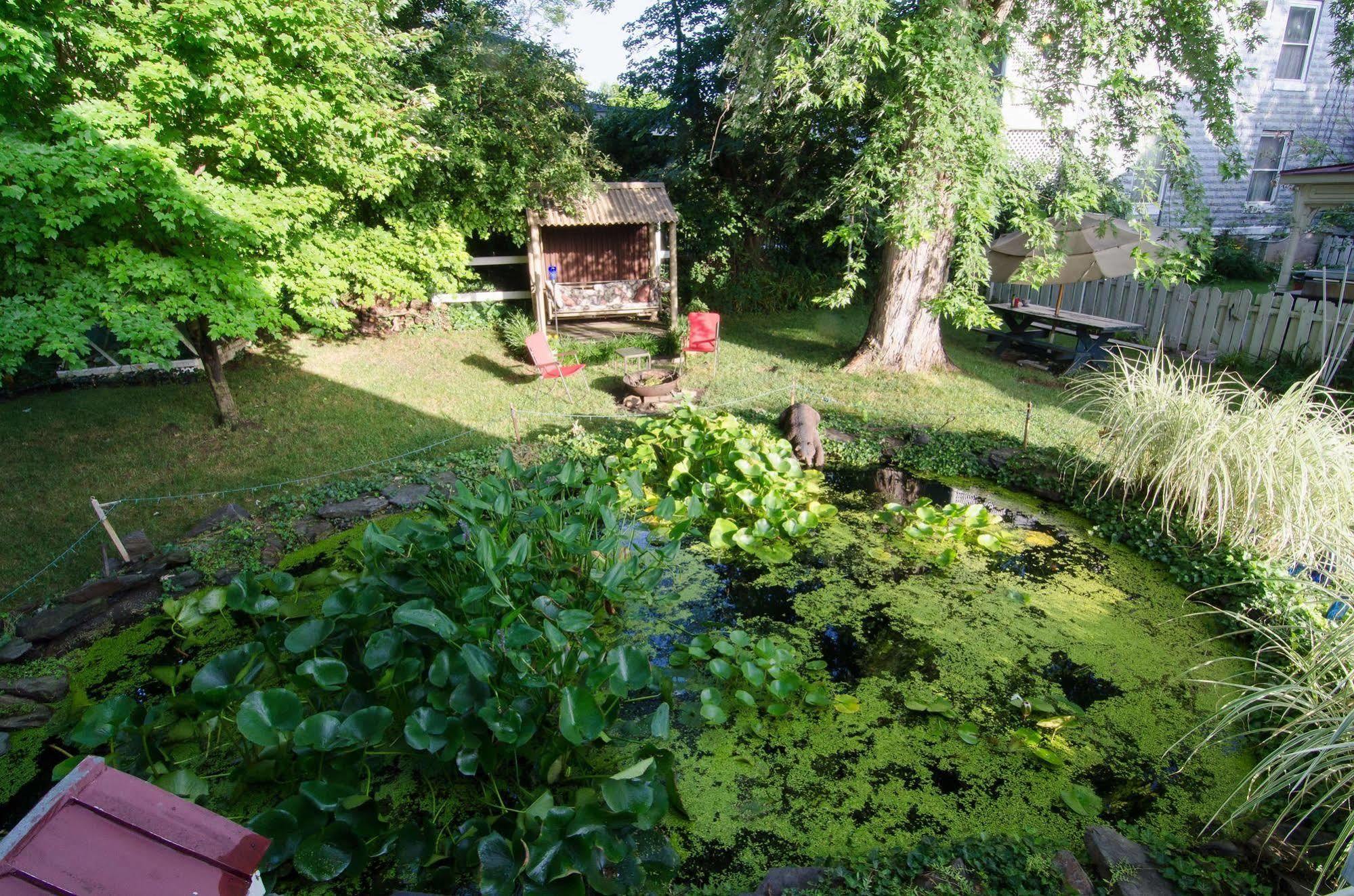 Lily Garden Bed And Breakfast Harpers Ferry Eksteriør billede