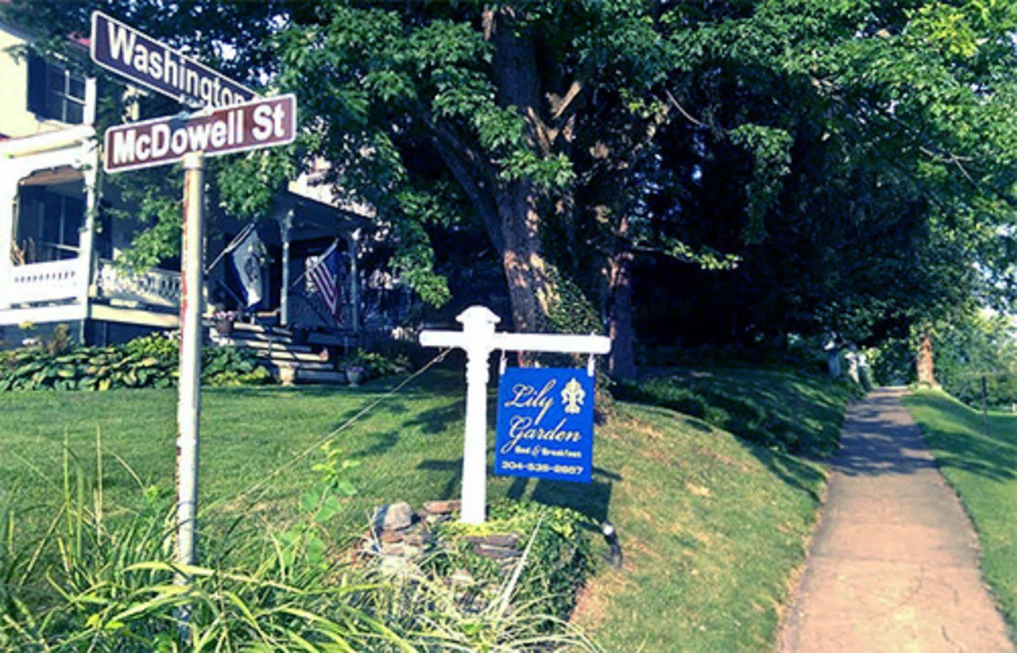 Lily Garden Bed And Breakfast Harpers Ferry Eksteriør billede